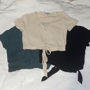 Lot/bundle of 3 cropped blouses (Medium)